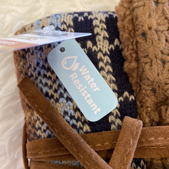 Woman’s Muk Luke Camel Plaid Water Resistant Boots - Picture 7 of 10